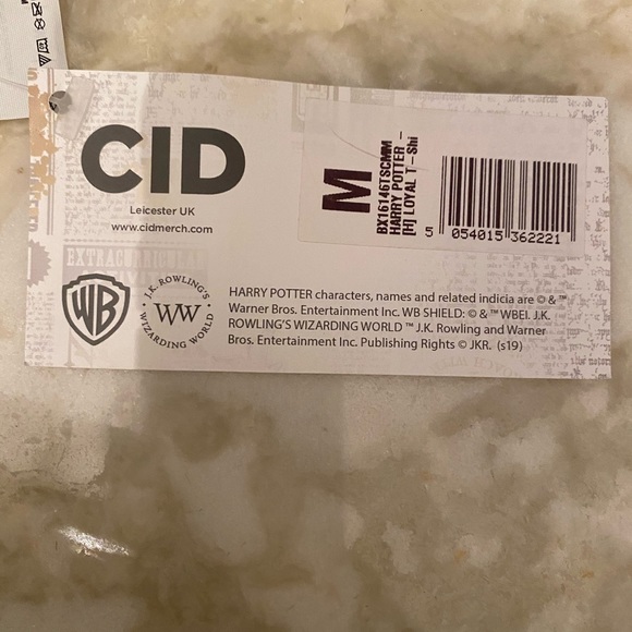 NEW Hufflepuff t-shirt (M) - Picture 3 of 5